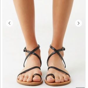 NWT BLACK TOE LOOP FLAT SANDALS